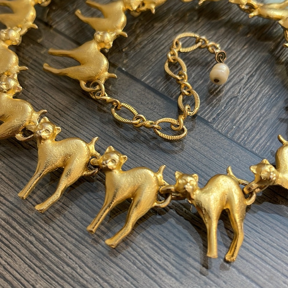 Vintage Gold-tone Sculptural Judith Woracek Mullen Cat Link Statement Necklace - Picture 4 of 17